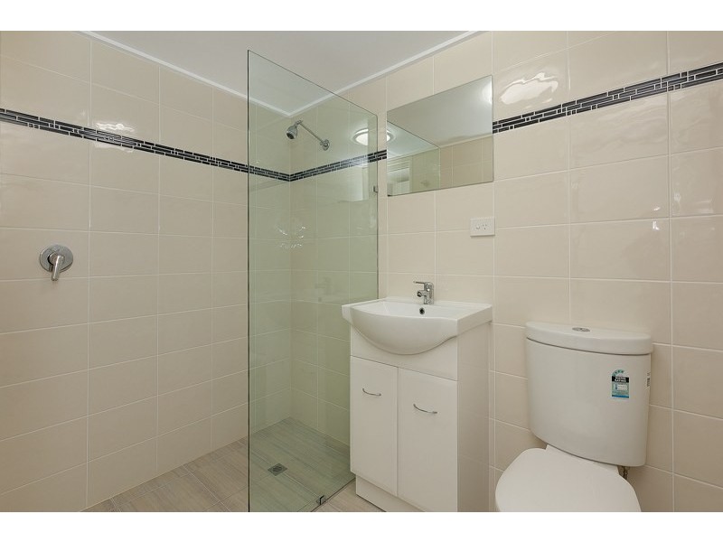 74 Kilkivan Avenue, Kenmore QLD 4069