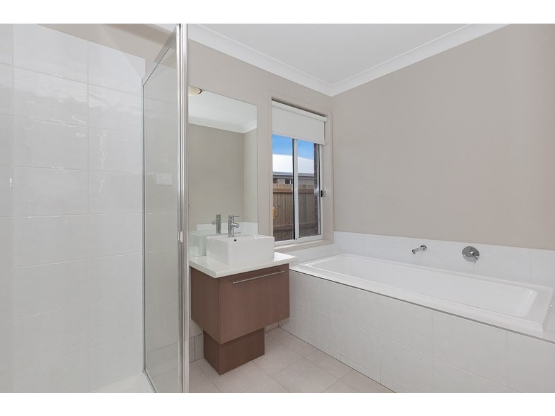 48 Cornelius Drive, Augustine Heights QLD 4300