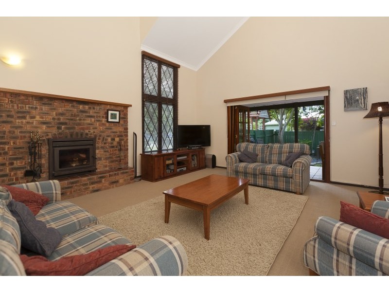 1 Conebush Crescent, Bellbowrie QLD 4070