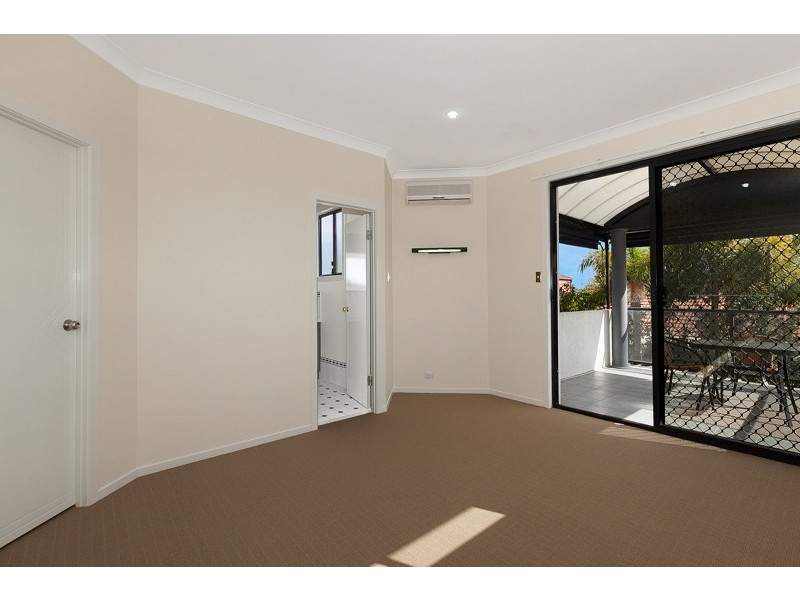 15 Willow Place, Carindale QLD 4152