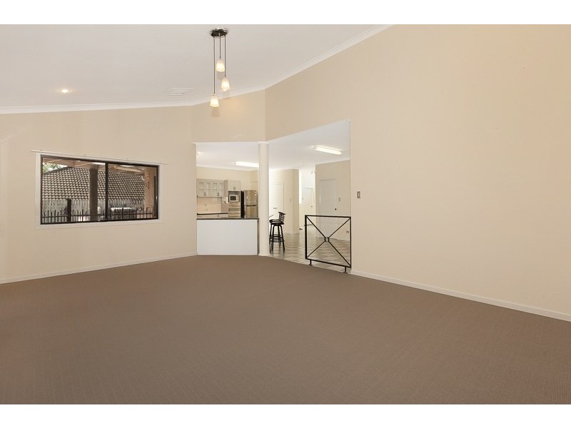 15 Willow Place, Carindale QLD 4152