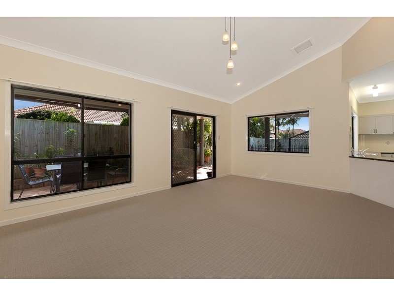 15 Willow Place, Carindale QLD 4152