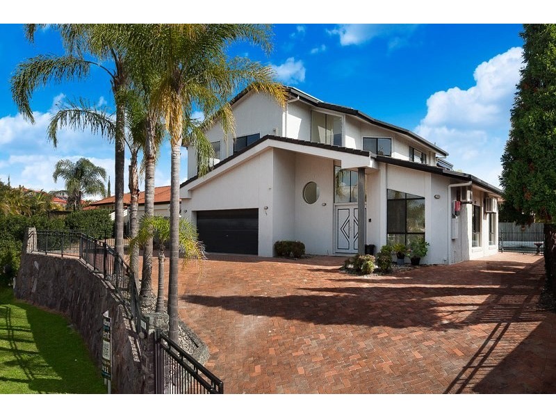 15 Willow Place, Carindale QLD 4152