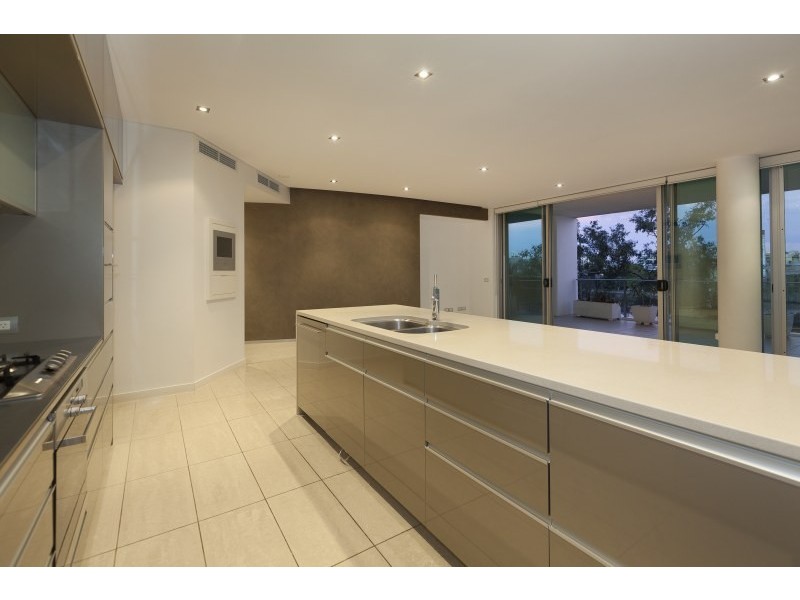 Unit 16/205 Coronation Drive, Milton QLD 4064