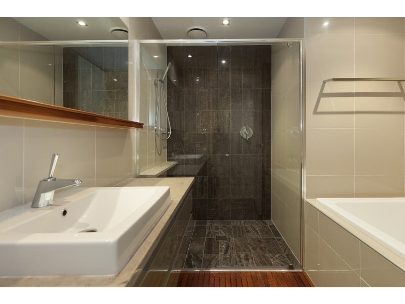 Unit 16/205 Coronation Drive, Milton QLD 4064