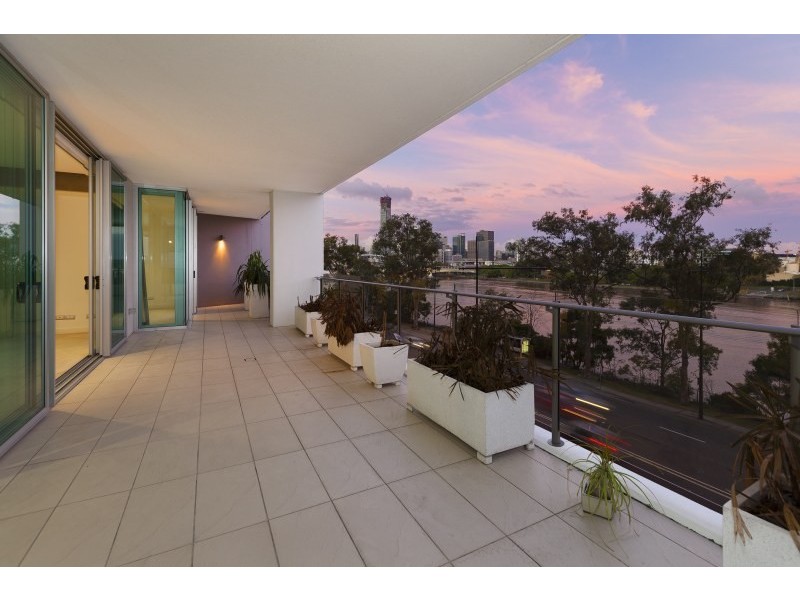 Unit 16/205 Coronation Drive, Milton QLD 4064