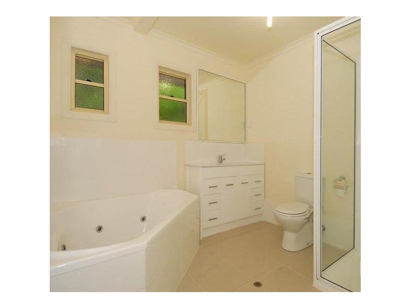 51 Dumbarton Drive, Kenmore QLD 4069