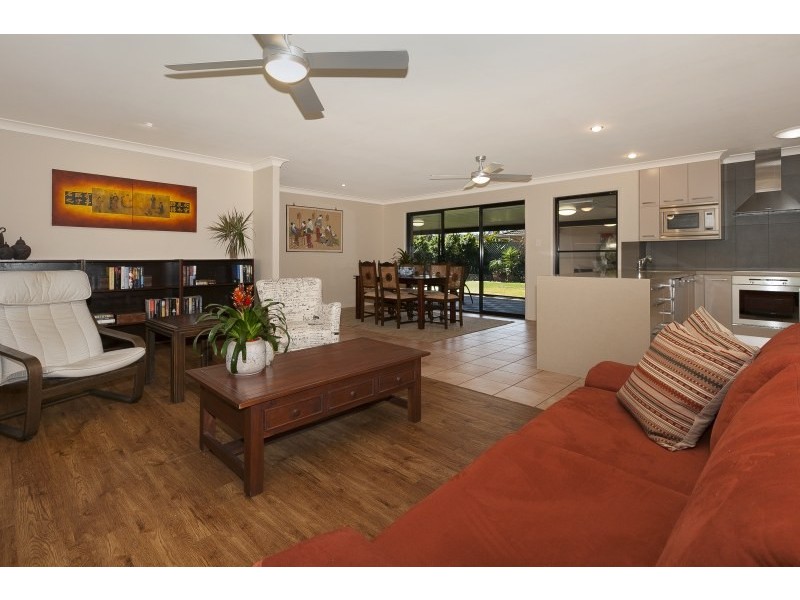 8 Haase Place, Bellbowrie QLD 4070