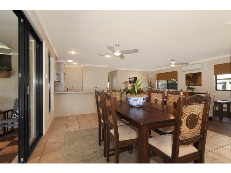 8 Haase Place, Bellbowrie QLD 4070