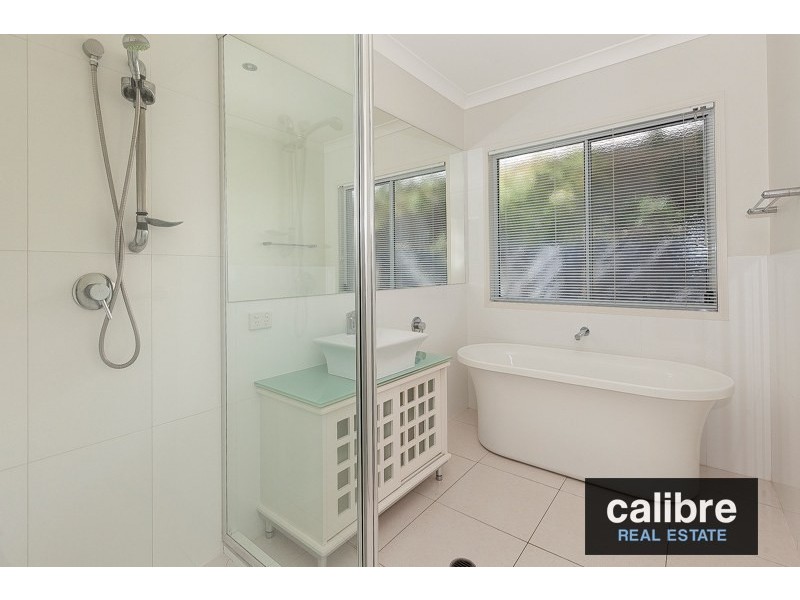 17 Highland Drive, Seventeen Mile Rocks QLD 4073