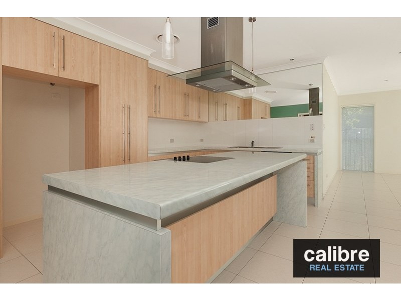 17 Highland Drive, Seventeen Mile Rocks QLD 4073