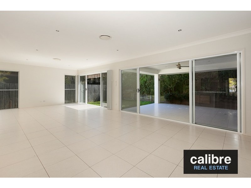 17 Highland Drive, Seventeen Mile Rocks QLD 4073