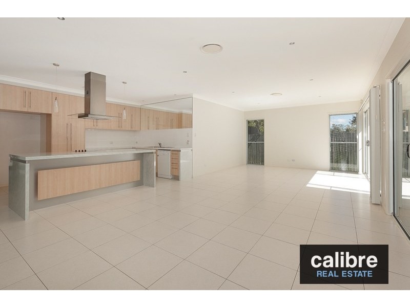 17 Highland Drive, Seventeen Mile Rocks QLD 4073