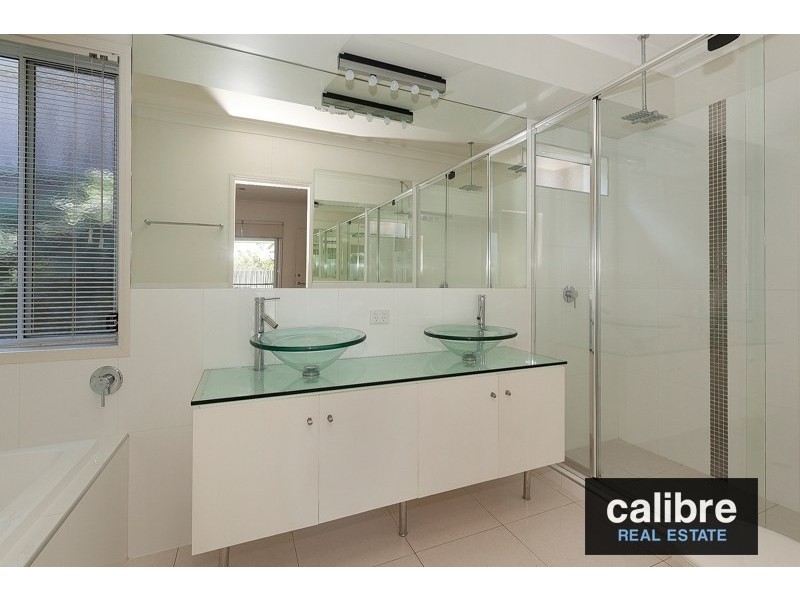 17 Highland Drive, Seventeen Mile Rocks QLD 4073