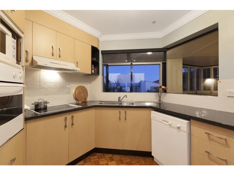 Unit 77/163 Sydney Street, New Farm QLD 4005