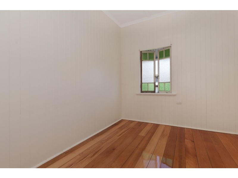 27 Parooba Avenue, Camp Hill QLD 4152