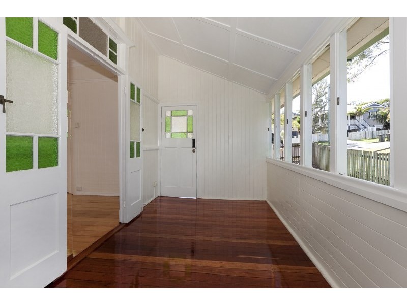 27 Parooba Avenue, Camp Hill QLD 4152