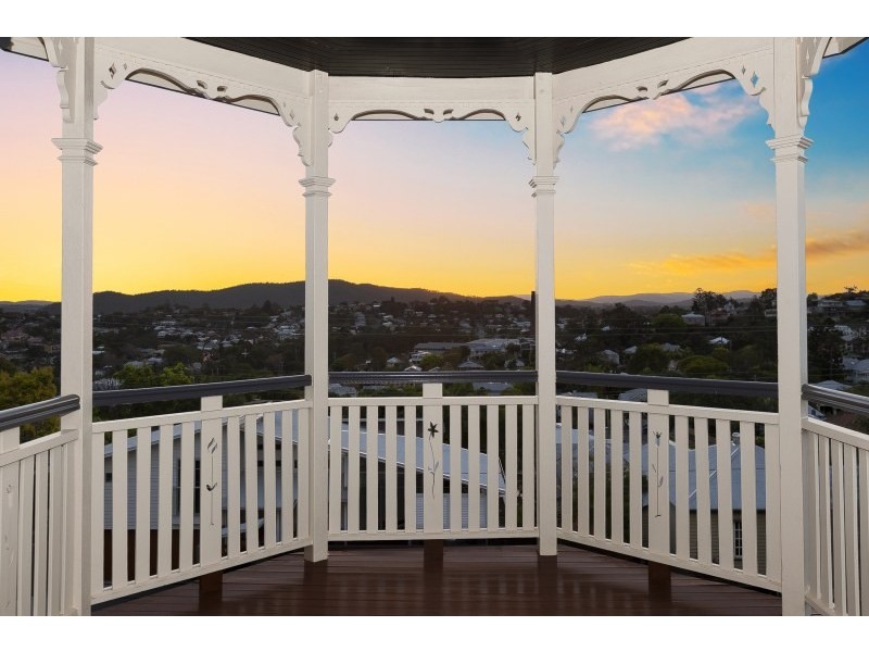 9 Colston Road, Grange QLD 4051