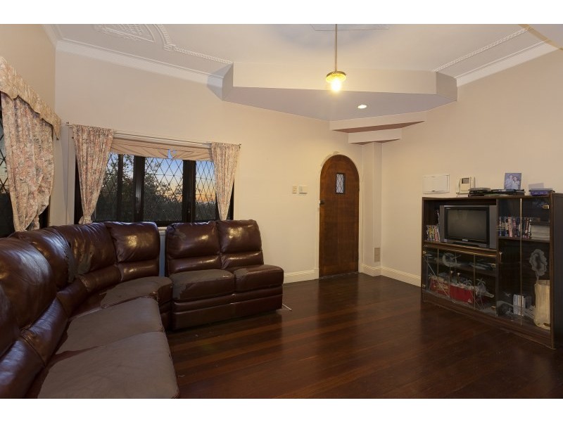 9 Colston Road, Grange QLD 4051