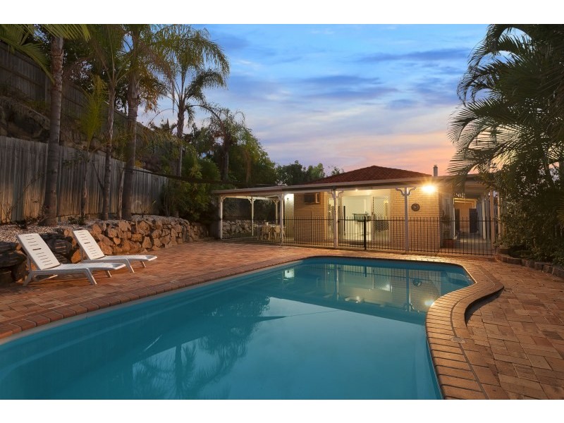 33 Silvereye Crescent, Albany Creek QLD 4035