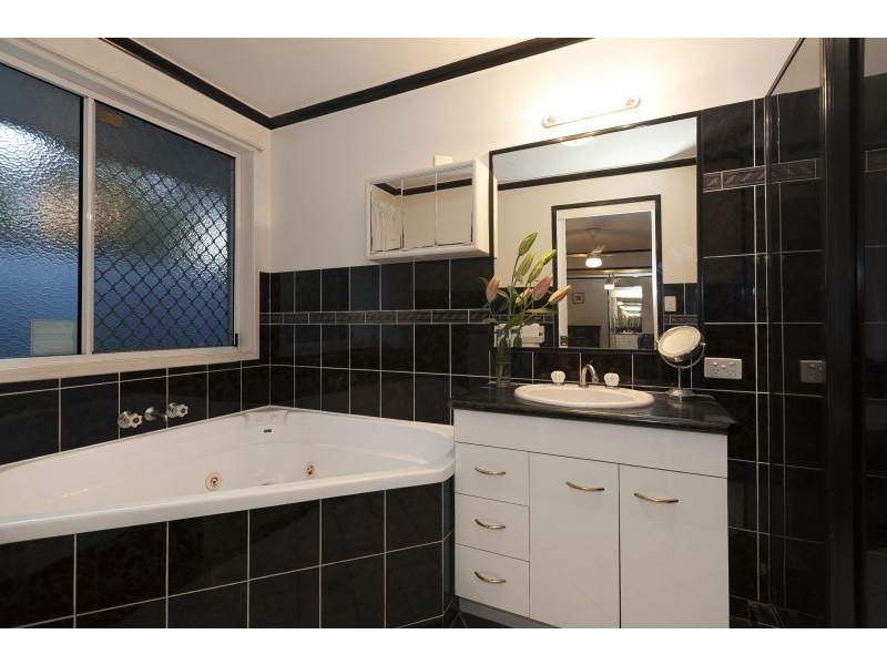 33 Silvereye Crescent, Albany Creek QLD 4035