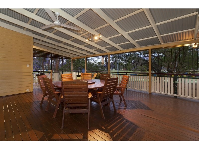 12 Frank Street, Norman Park QLD 4170