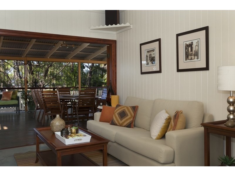 12 Frank Street, Norman Park QLD 4170
