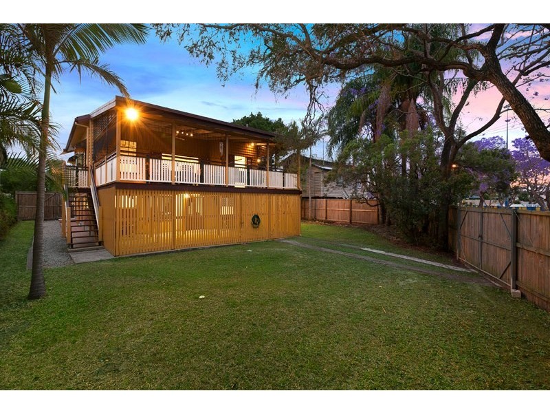 12 Frank Street, Norman Park QLD 4170