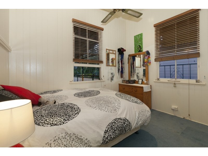 12 Frank Street, Norman Park QLD 4170