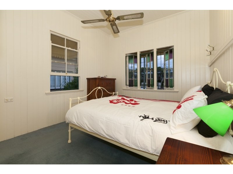 12 Frank Street, Norman Park QLD 4170