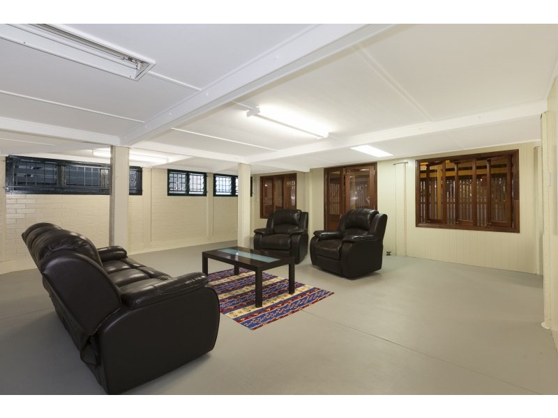 12 Frank Street, Norman Park QLD 4170