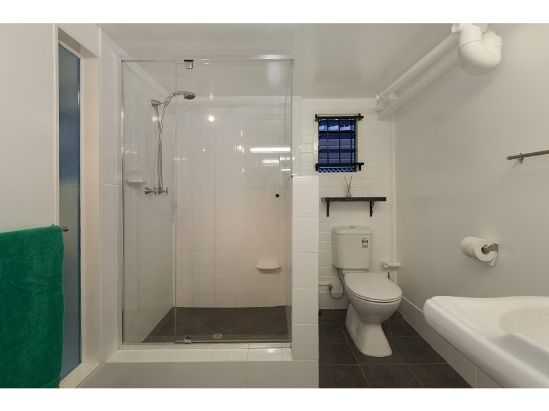12 Frank Street, Norman Park QLD 4170