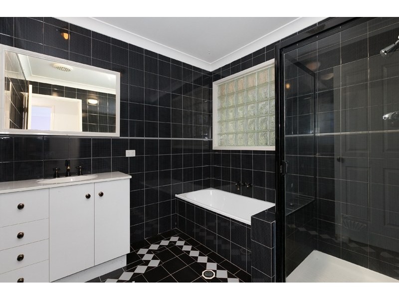 22 Gibson Crescent, Bellbowrie QLD 4070