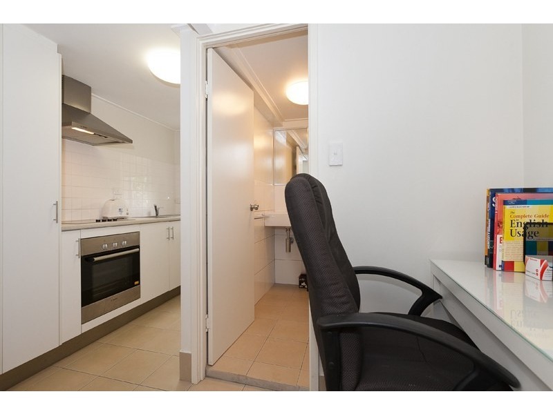 110 Arthur Terrace, Red Hill QLD 4059