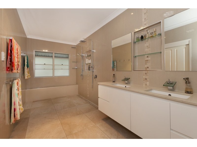 12 Stanaway Place, Bellbowrie QLD 4070