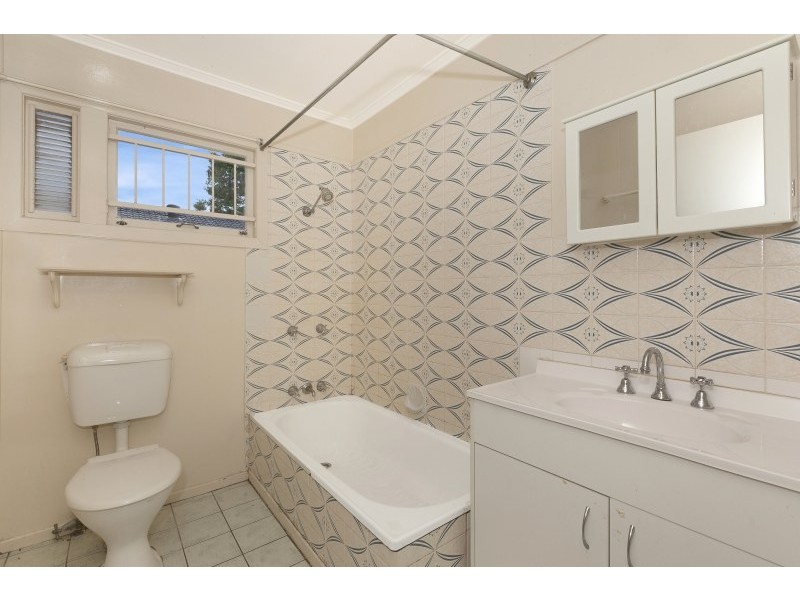 17 Burbank Street, Stafford Heights QLD 4053