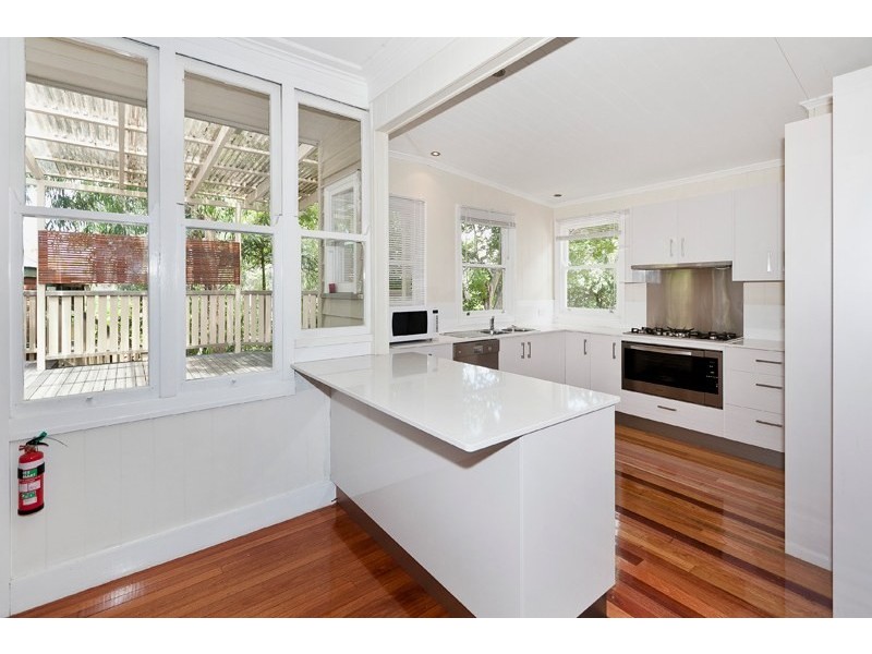 10 Thurlow Street, Newmarket QLD 4051