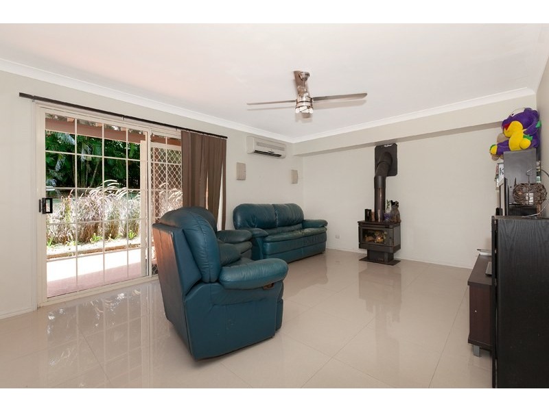 16 Campbell Crescent, Bellbowrie QLD 4070