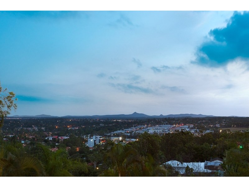 81 Dennis Road, Springwood QLD 4127