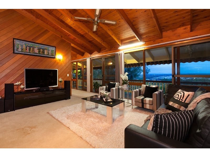 81 Dennis Road, Springwood QLD 4127