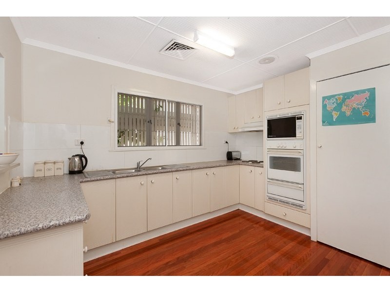 6 Madeline Street, Camp Hill QLD 4152