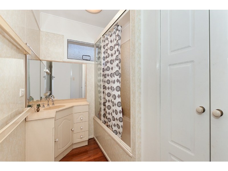 6 Madeline Street, Camp Hill QLD 4152