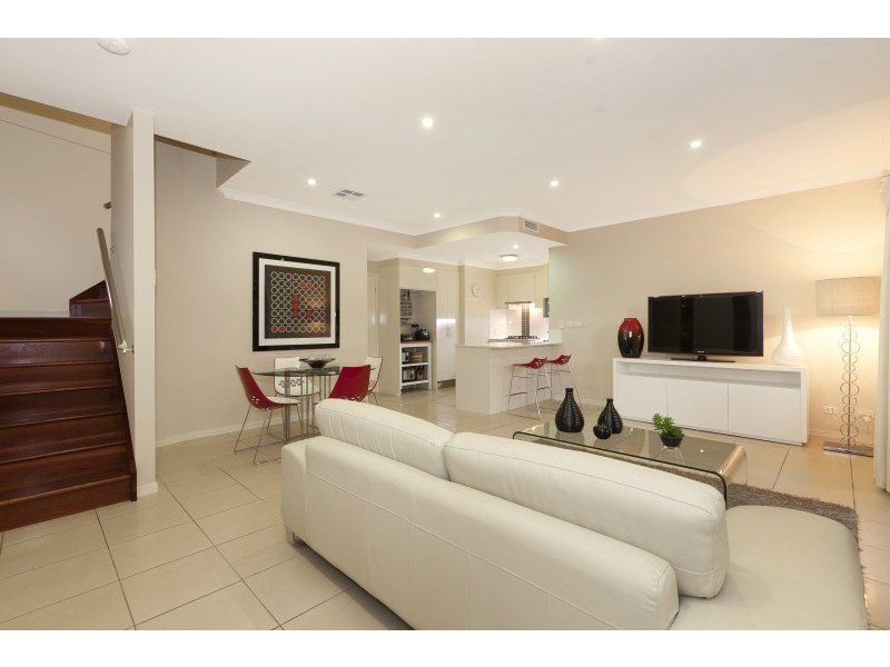 2/12 Olivia Street, Northgate QLD 4013