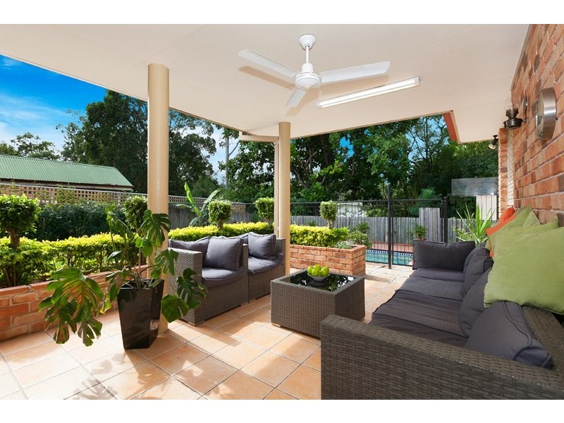 18 Bloomsbury Crescent, Moggill QLD 4070