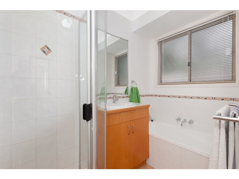 18 Bloomsbury Crescent, Moggill QLD 4070