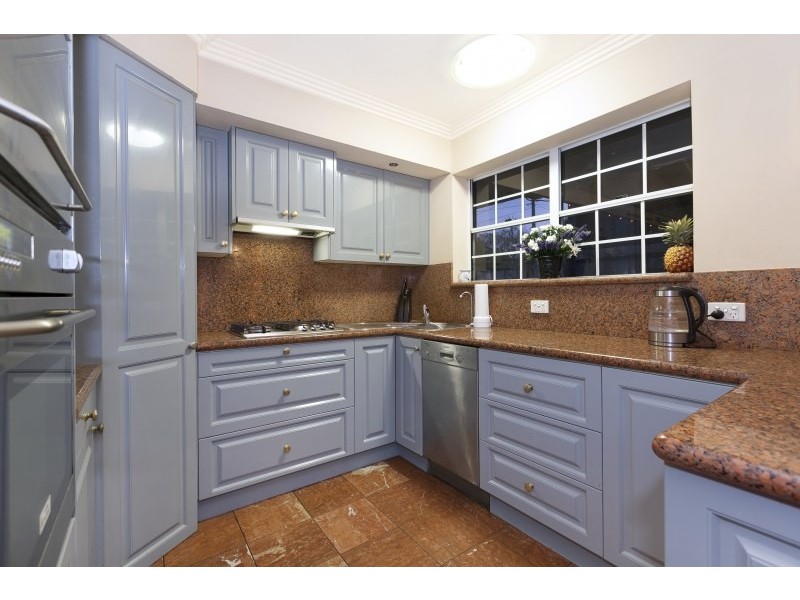 42 Kneale Street, Holland Park West QLD 4121