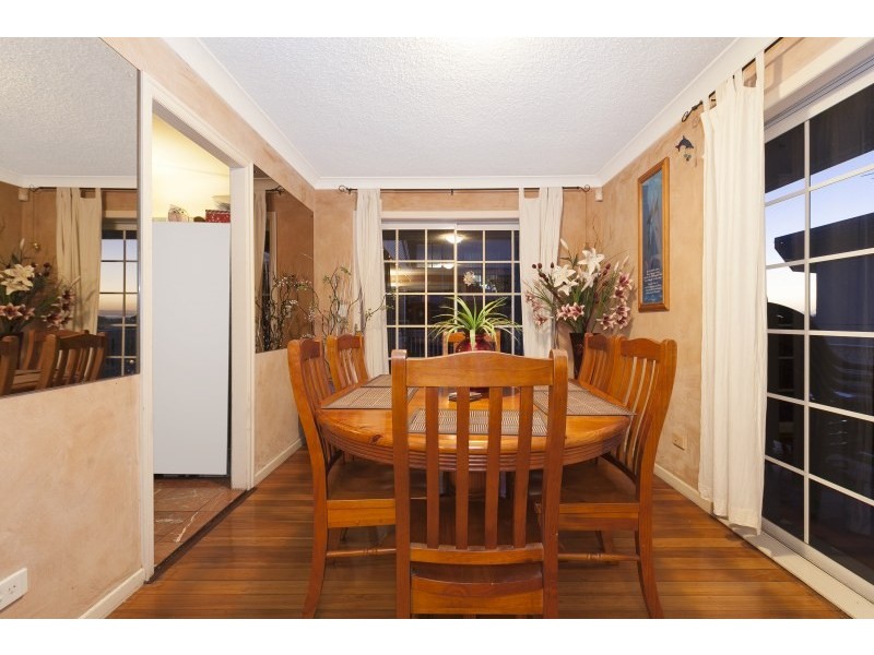 42 Kneale Street, Holland Park West QLD 4121