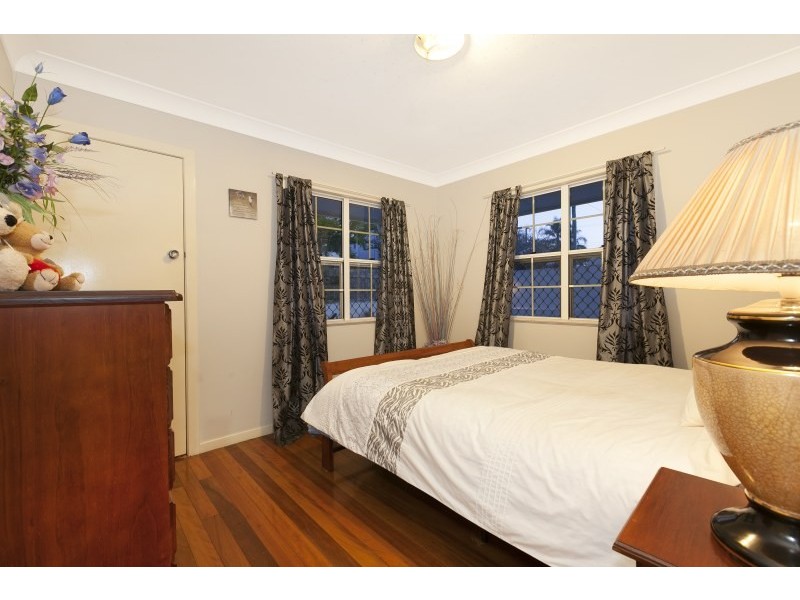 42 Kneale Street, Holland Park West QLD 4121