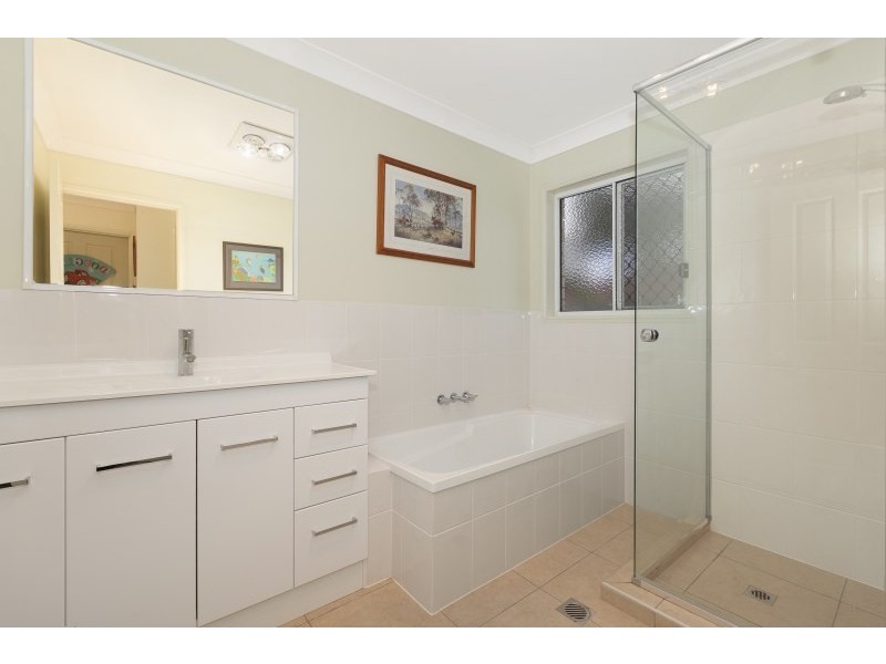 8 Tivoli Place, Forest Lake QLD 4078