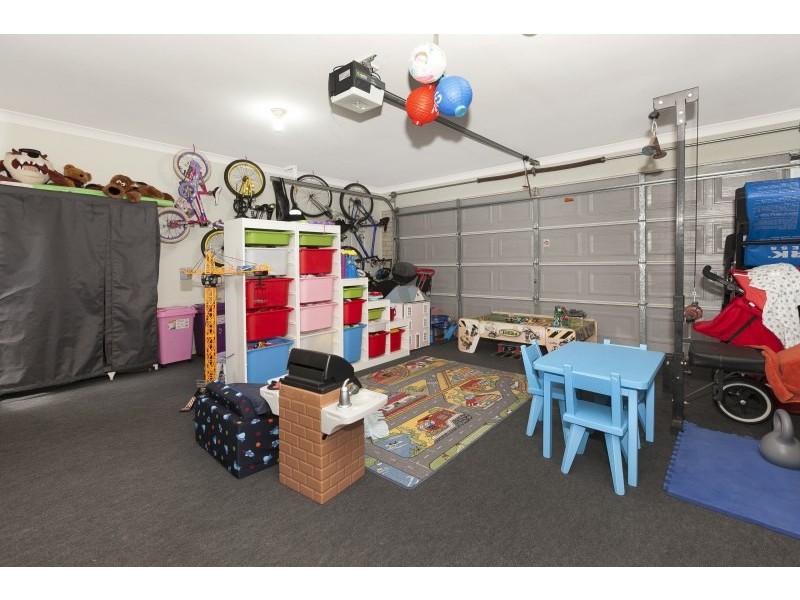 8 Tivoli Place, Forest Lake QLD 4078